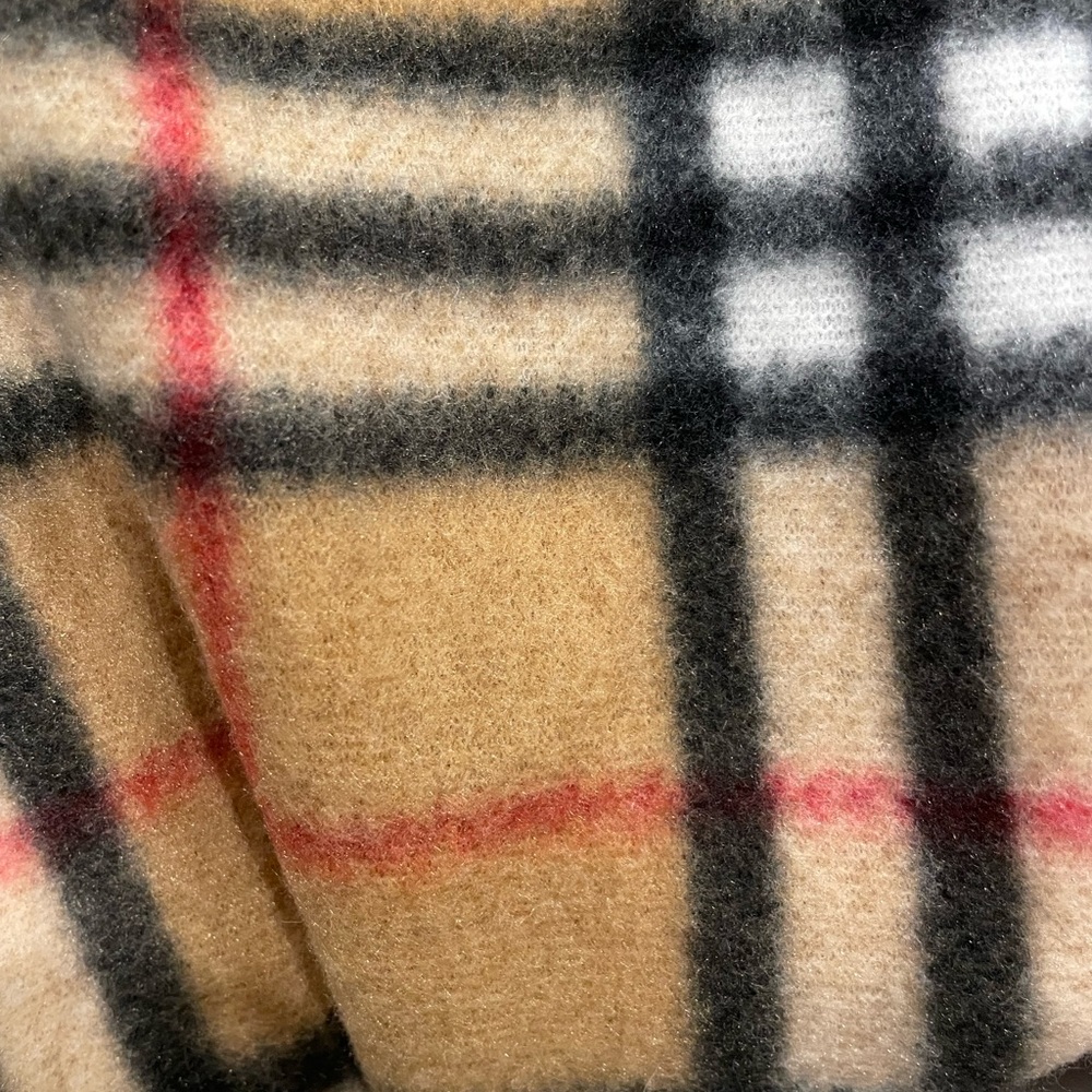 Famous Check Fleece Scarf Fringed - Picture 4 of 5